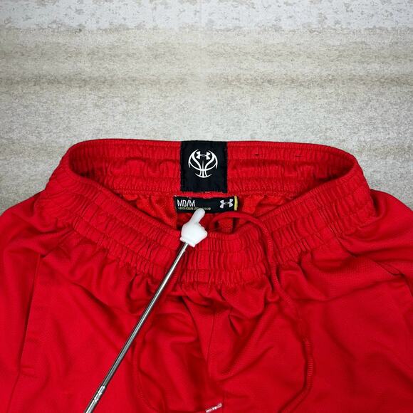 Under Armour Gym Shorts Crimson Red Polyester Basketball Style 9" Inseam - Picture 3 of 3